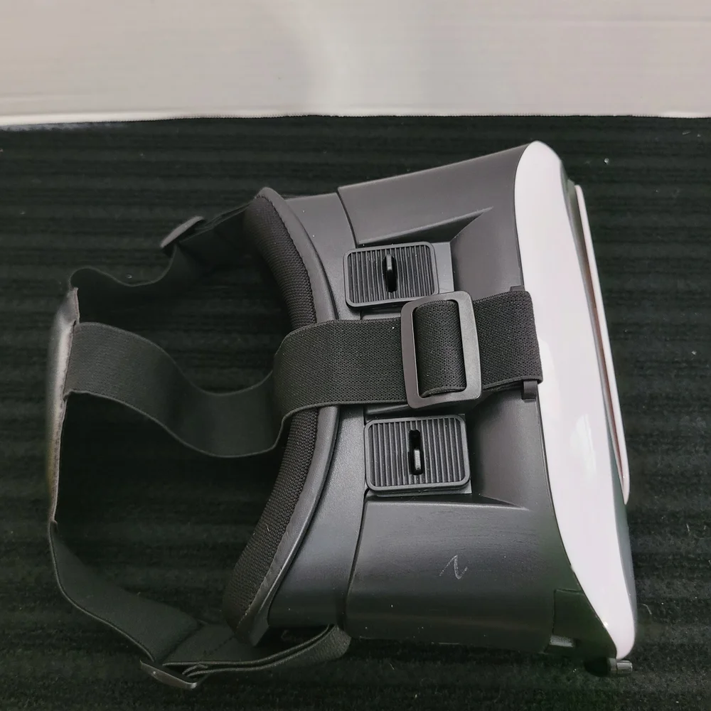 Virtual Reality Headset - Black and White